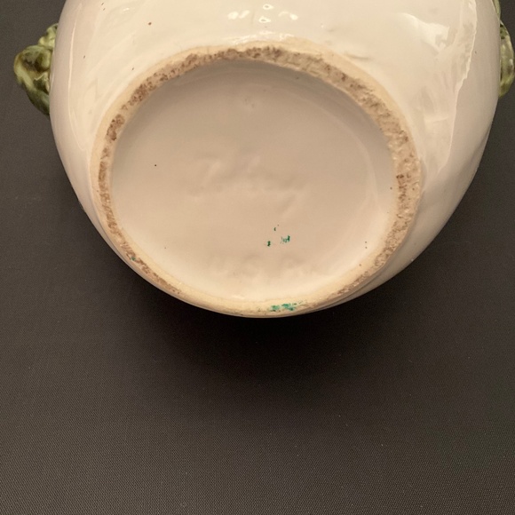 Hull Tuscany Tokay Planter or Basket With Twisted Grape Vine Handle - Picture 1 of 5